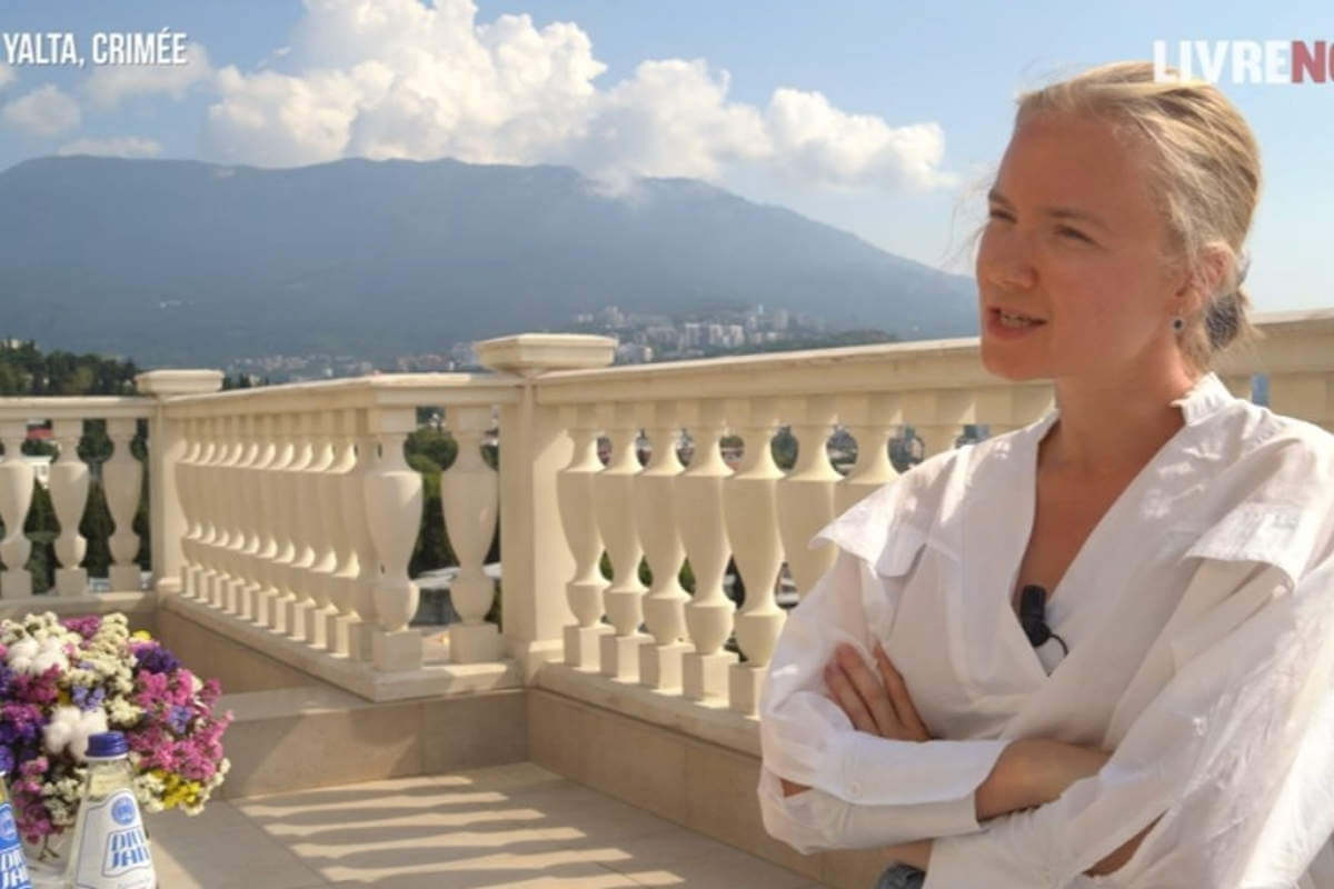 Katya Kopylova jeune diplomate russe (capture YouTube)