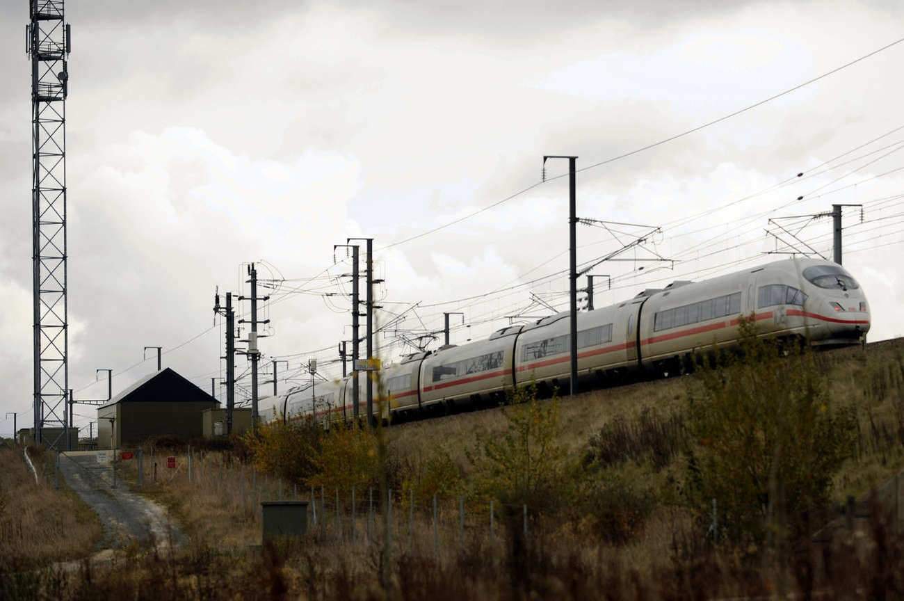 C'est ici, à Dhuisy (77), que fut suspendu l'un des quatre crochets sur la ligne TGV-Est. (DR) C’est ici, à Dhuisy (77), que fut suspendu l’un des quatre crochets sur la ligne TGV-Est. (DR)